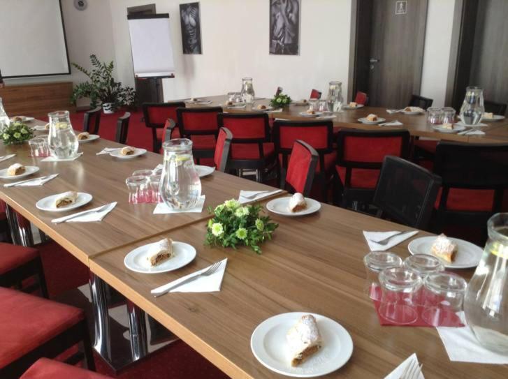 Hotel Monde Uherský Brod Buitenkant foto