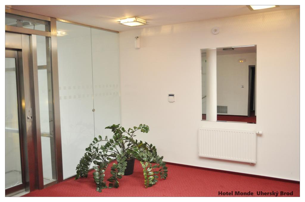 Hotel Monde Uherský Brod Buitenkant foto