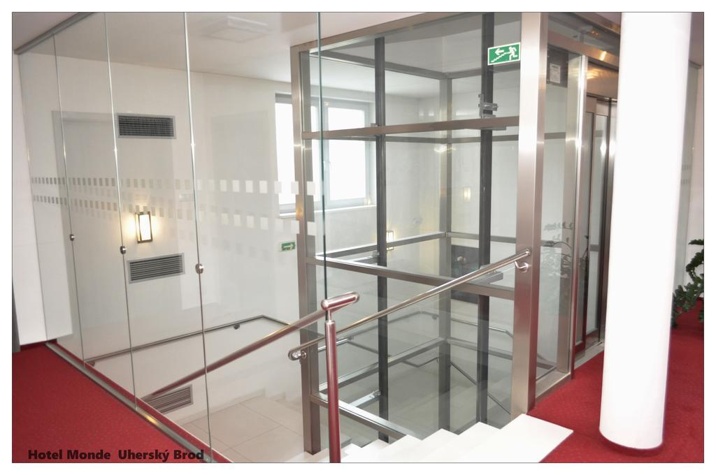 Hotel Monde Uherský Brod Buitenkant foto