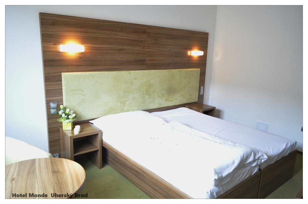 Hotel Monde Uherský Brod Buitenkant foto