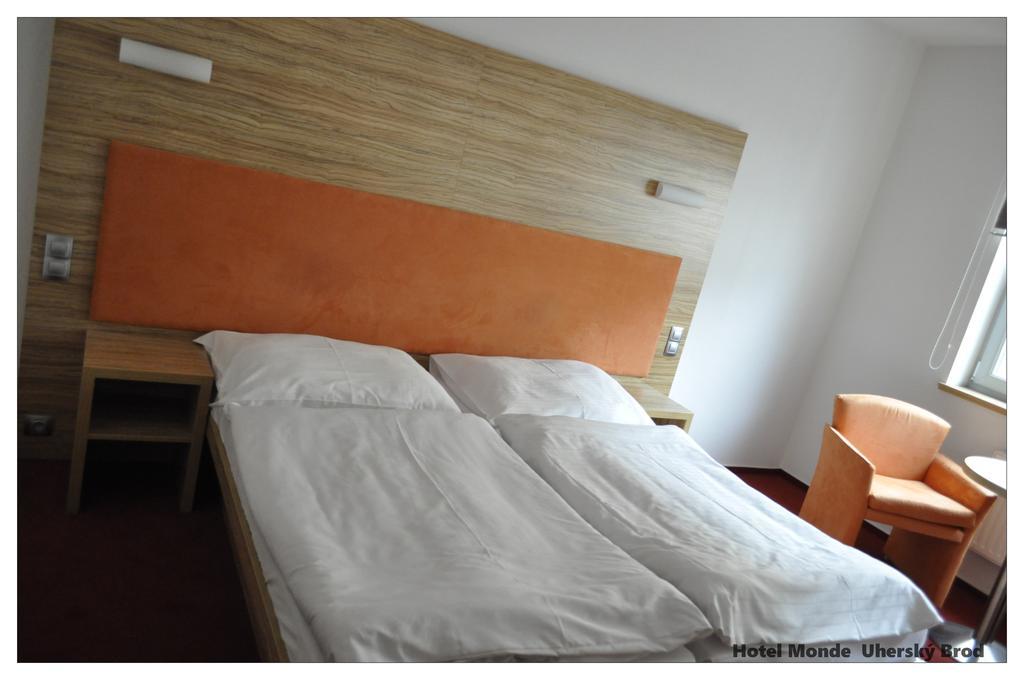 Hotel Monde Uherský Brod Buitenkant foto