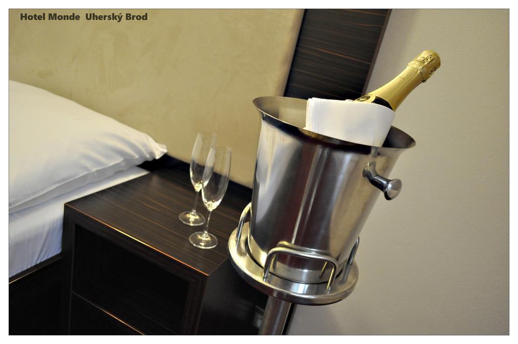 Hotel Monde Uherský Brod Buitenkant foto