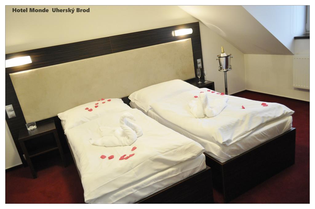 Hotel Monde Uherský Brod Buitenkant foto
