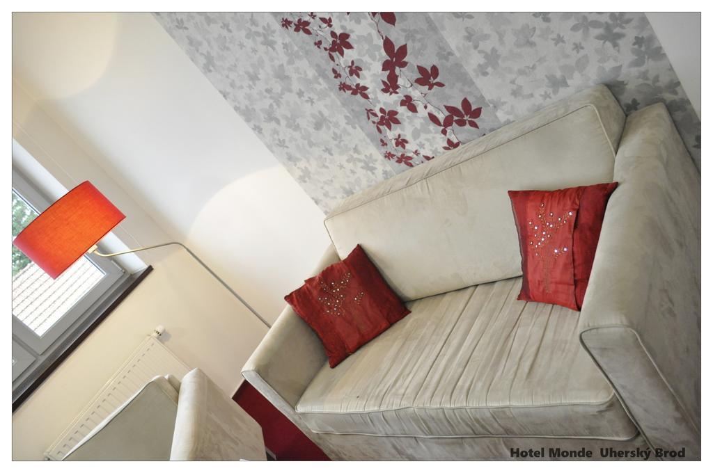 Hotel Monde Uherský Brod Buitenkant foto