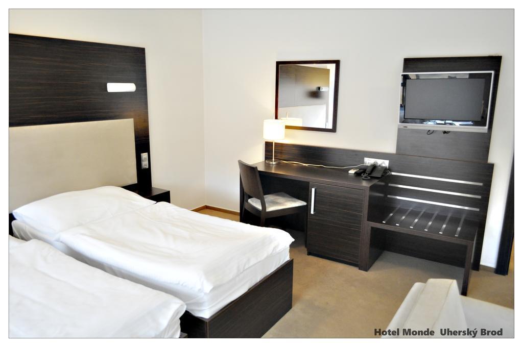 Hotel Monde Uherský Brod Buitenkant foto