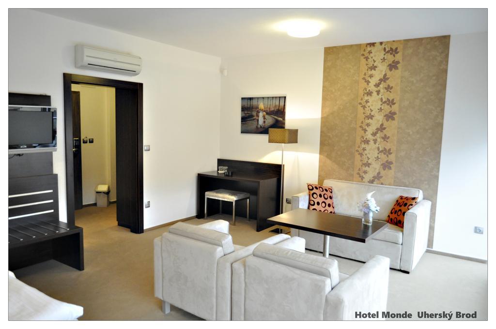 Hotel Monde Uherský Brod Buitenkant foto