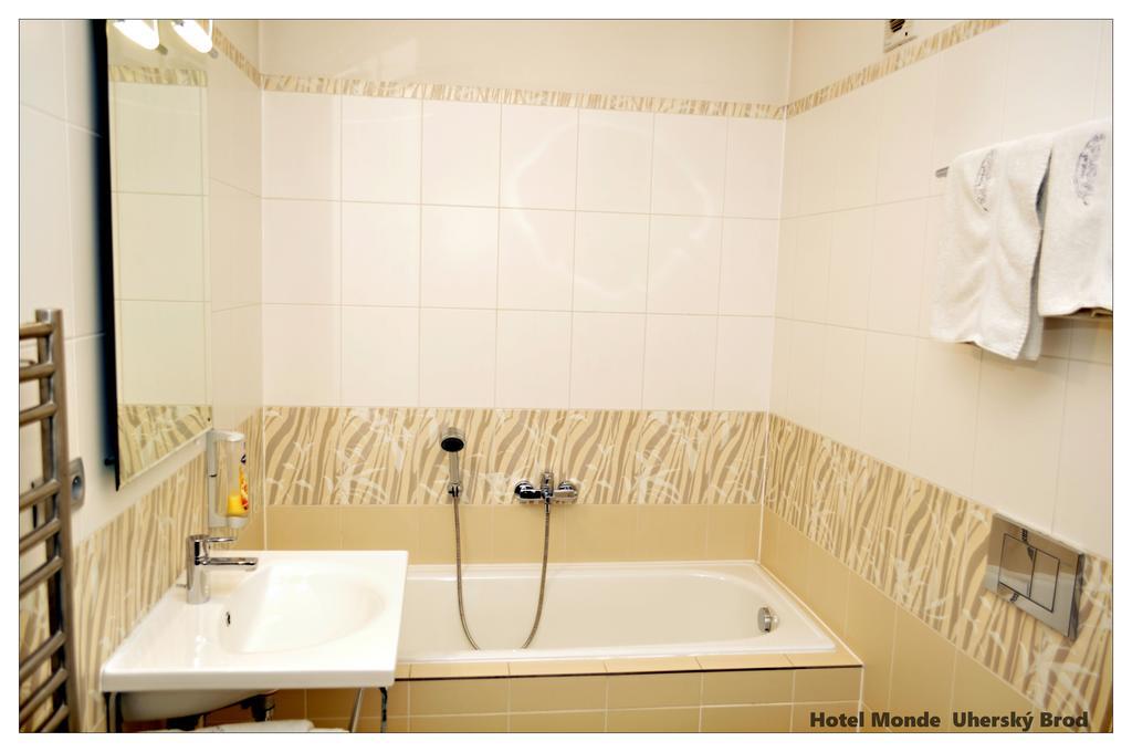 Hotel Monde Uherský Brod Buitenkant foto