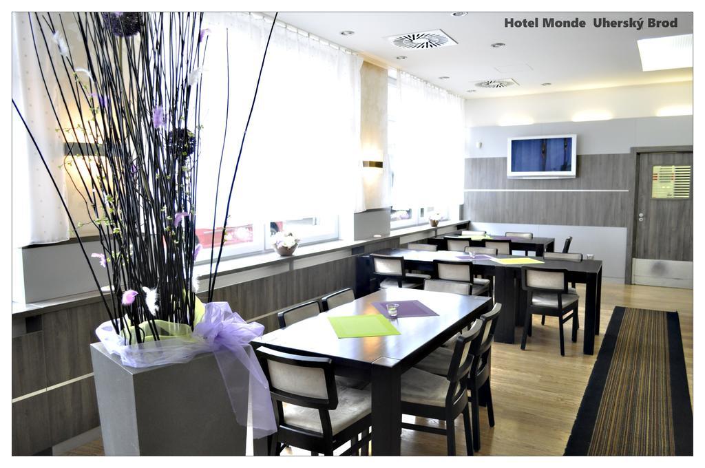 Hotel Monde Uherský Brod Buitenkant foto