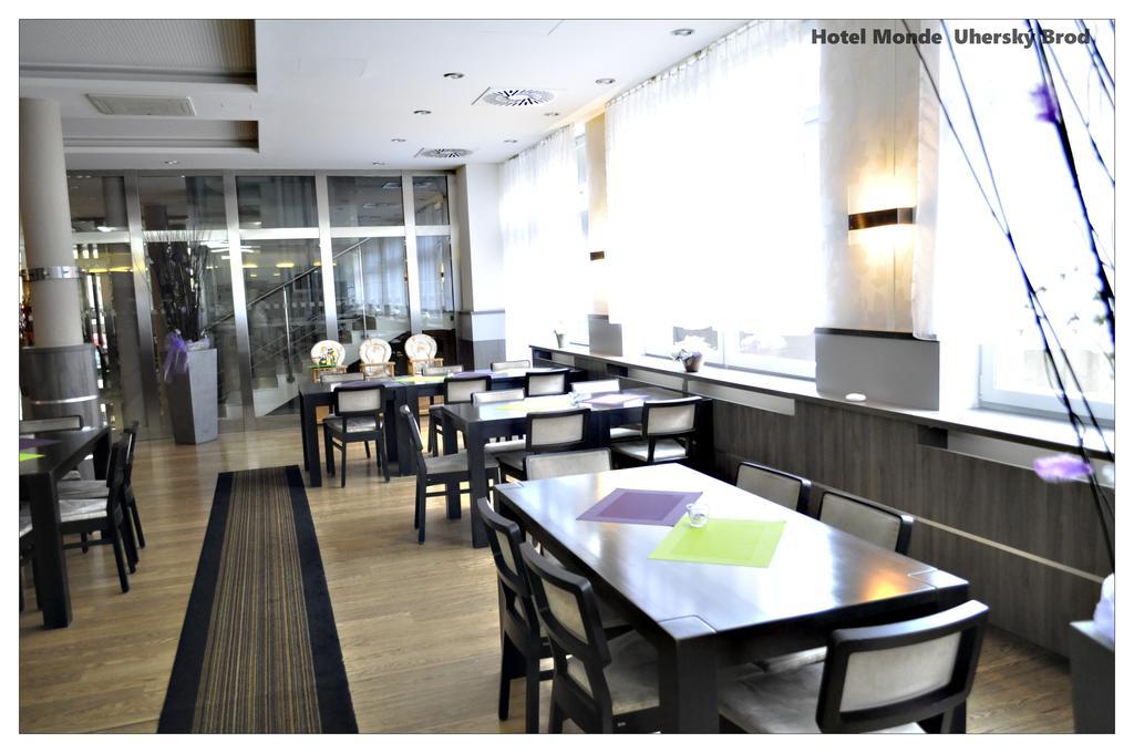Hotel Monde Uherský Brod Buitenkant foto
